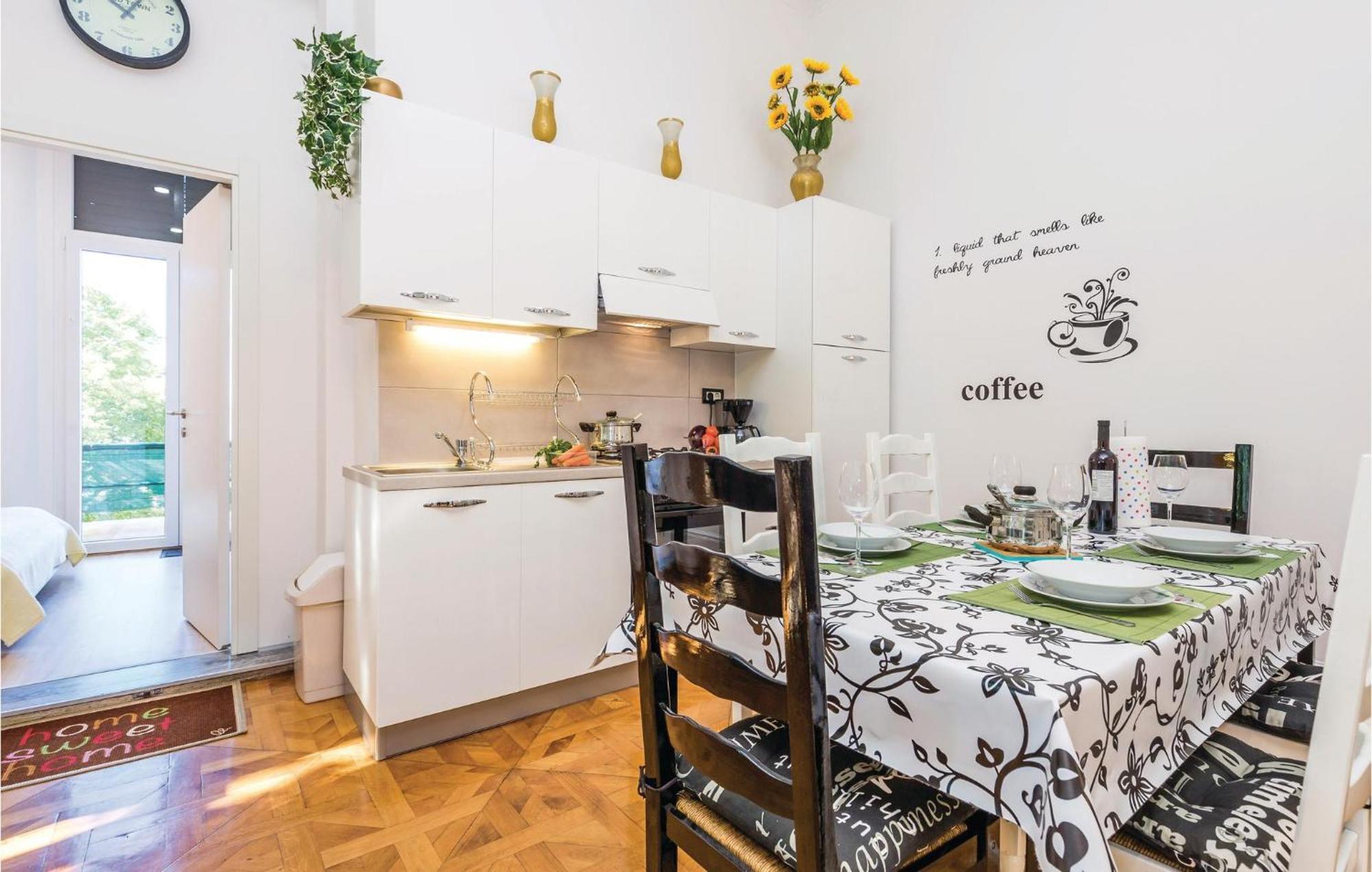 Amazing Apartment In Rijeka With Wifi Kültér fotó
