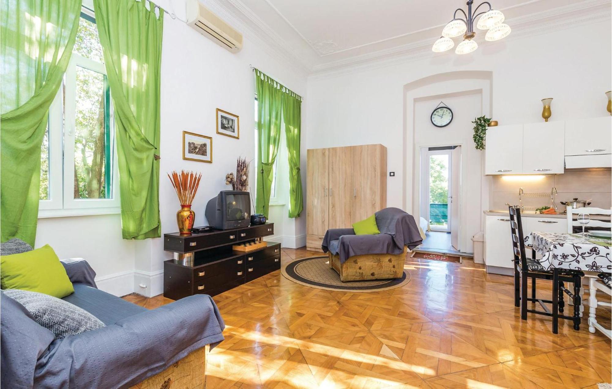Amazing Apartment In Rijeka With Wifi Kültér fotó