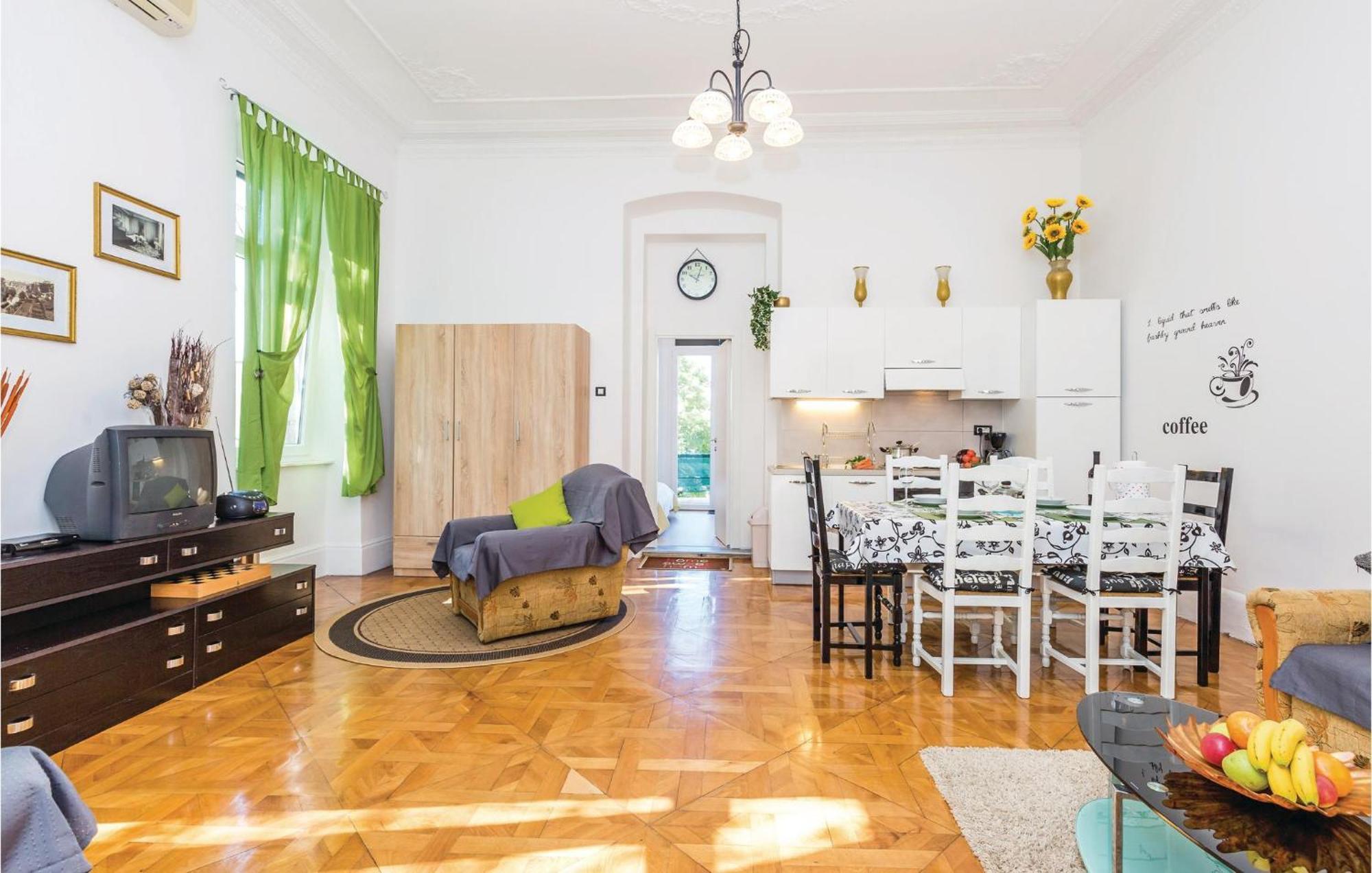 Amazing Apartment In Rijeka With Wifi Kültér fotó